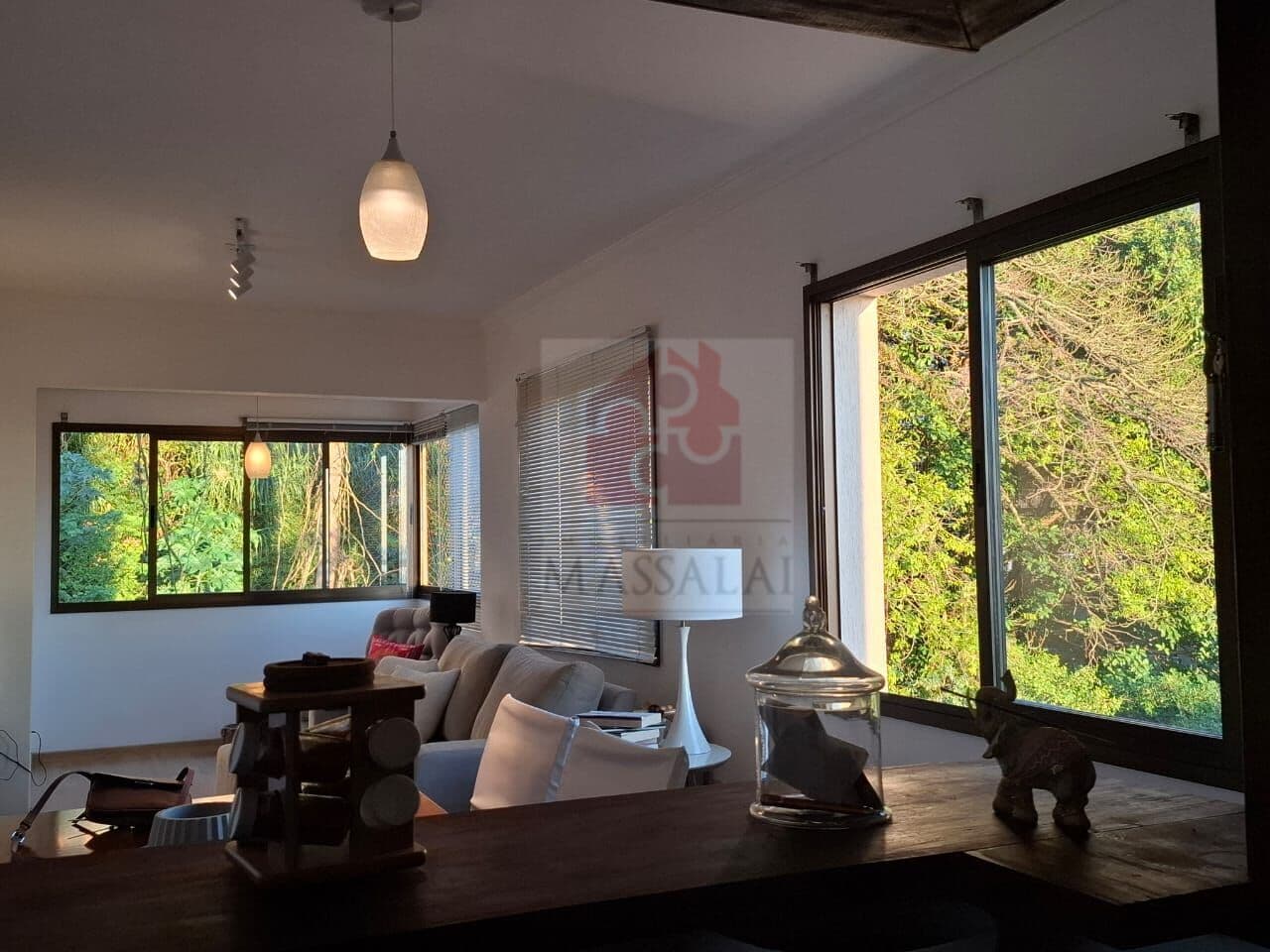 Apartamento mobiliado e com garagem para locação