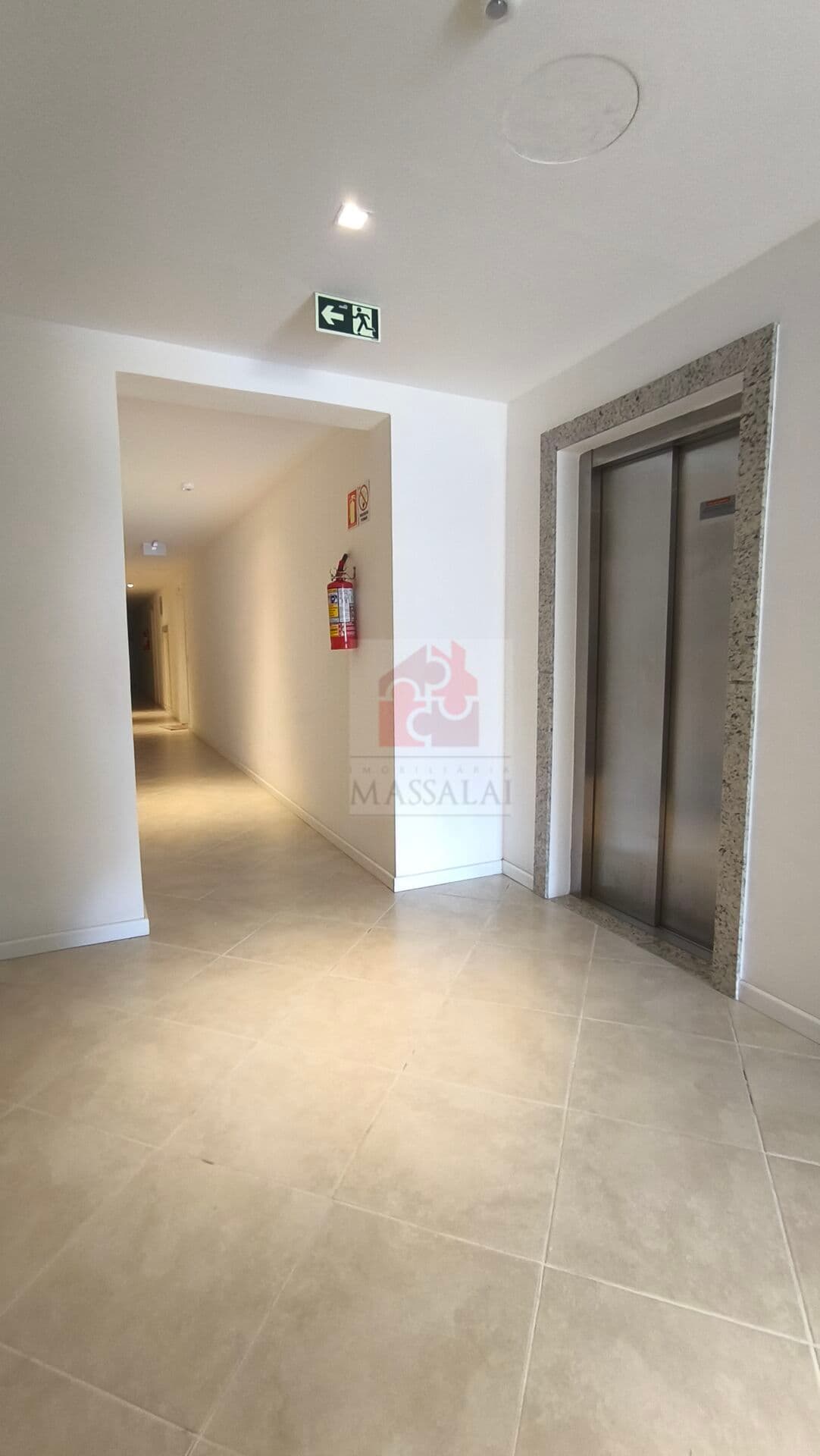 Apartamento 2 dormitórios com garagem dupla à venda no Vicino