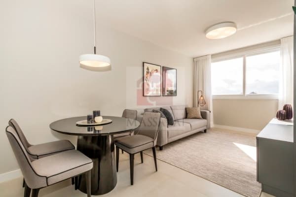 Apartamento de alto padrão de 1 dormitório com garagem no Bairro Três Figueiras