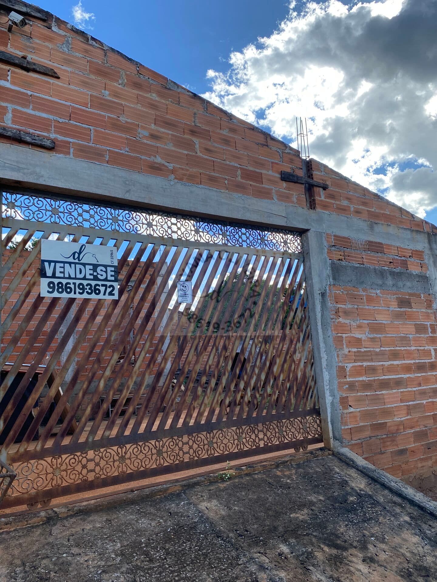 Terreno com construção iniciada