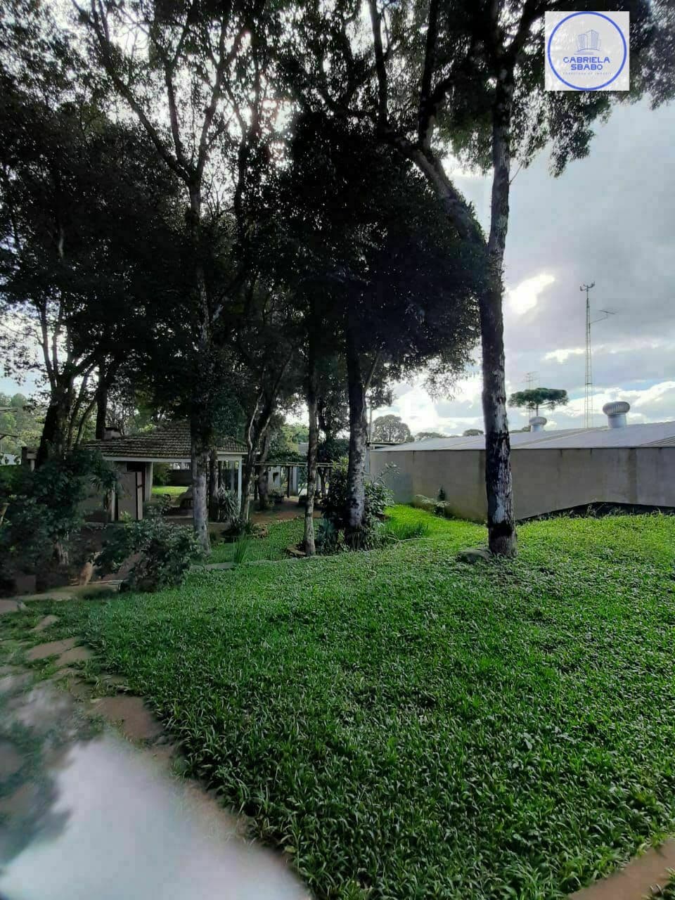 Ótimo e amplo terreno com casa no bairrro São Luiz.