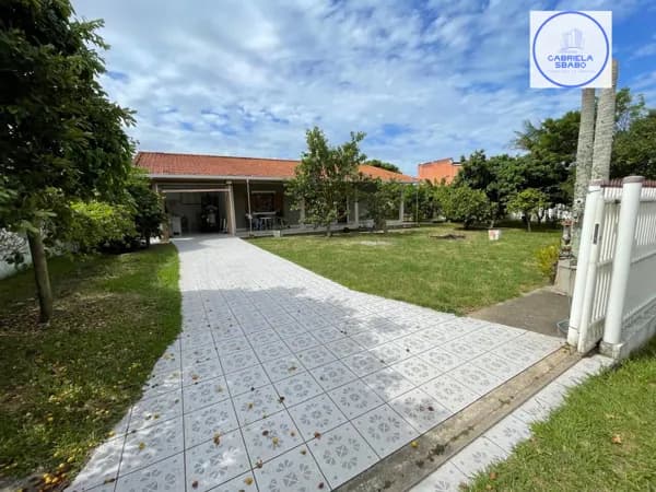 Casa com Ótima Localizaçao na Praia do Campeche