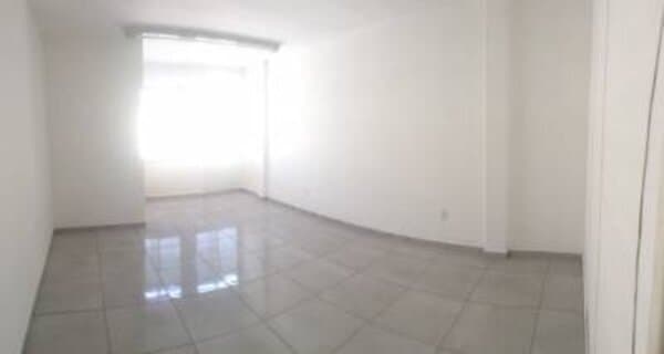 Sala comercial Em edifício para Aluguel em Centro Tubarão-SC