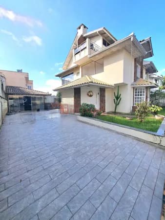 Casa Sobrado - 04 suites
