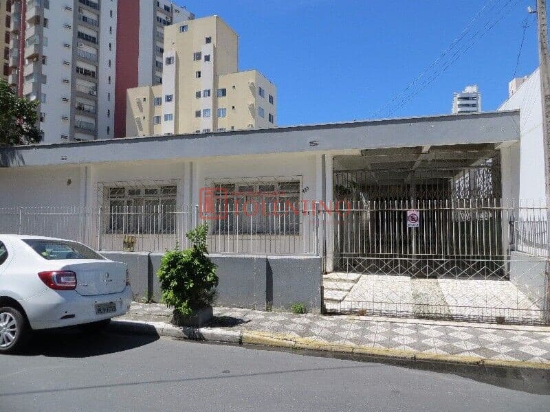 CASA NO CENTRO DE ITAJAÍ