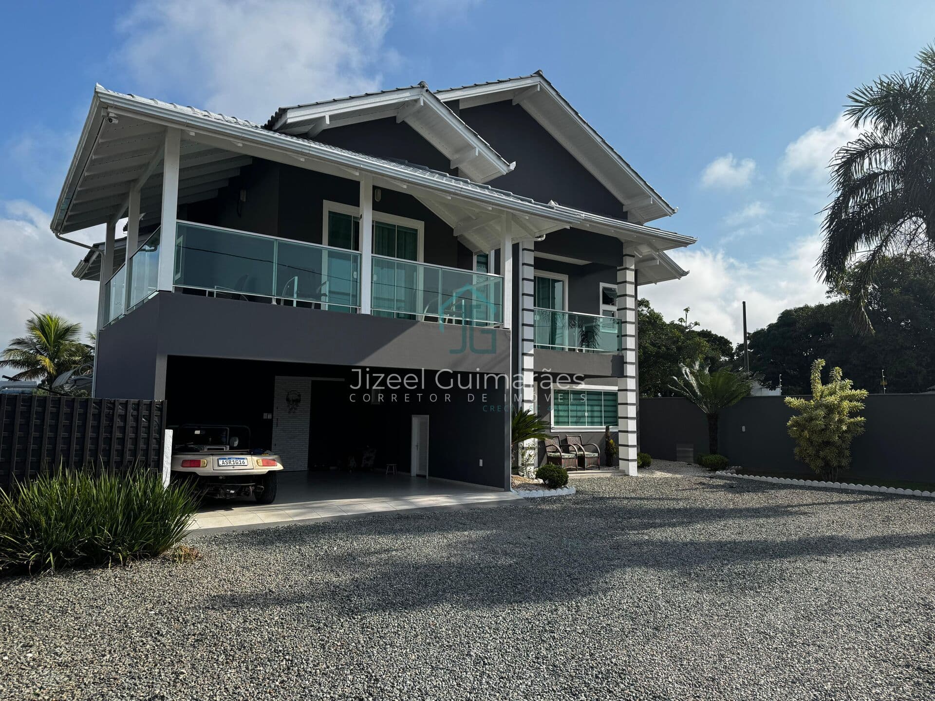 Casa exclusiva com 3 dormitórios e deck para atracação à venda, 315 m² por R$ 3.100.000 - Centro - Balneário Piçarras/SC