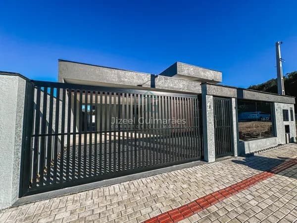 Casa Individual com 3 dormitórios sendo 1 suíte à venda, 119 m² por R$ 820.000,00 - Itajuba - Barra Velha/SC