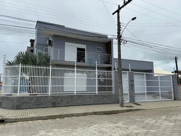 Sobrado Individual Mobiliado com 3 quartos sendo 1 suíte e garagem coberta, 265 m², à venda por R$ 2.600.000- Centro - Penha/SC