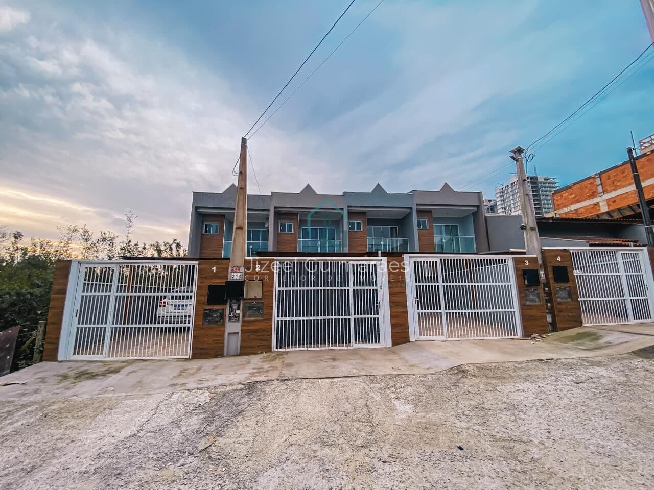 Sobrado MOBILIADO com 2 suítes | 350 METROS DO MAR à venda, 90 m² por R$ 649.000 - Centro - Balneário Piçarras/SC