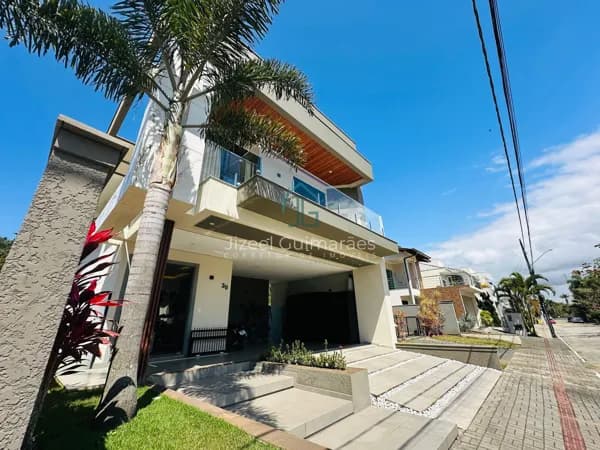 Sobrado de Alto Padrão em Condomínio Fechado à Venda – 4 Suítes e Lazer Completo, 232m² por R$ 2.800.000 - Centro - Balneário Piçarras/SC