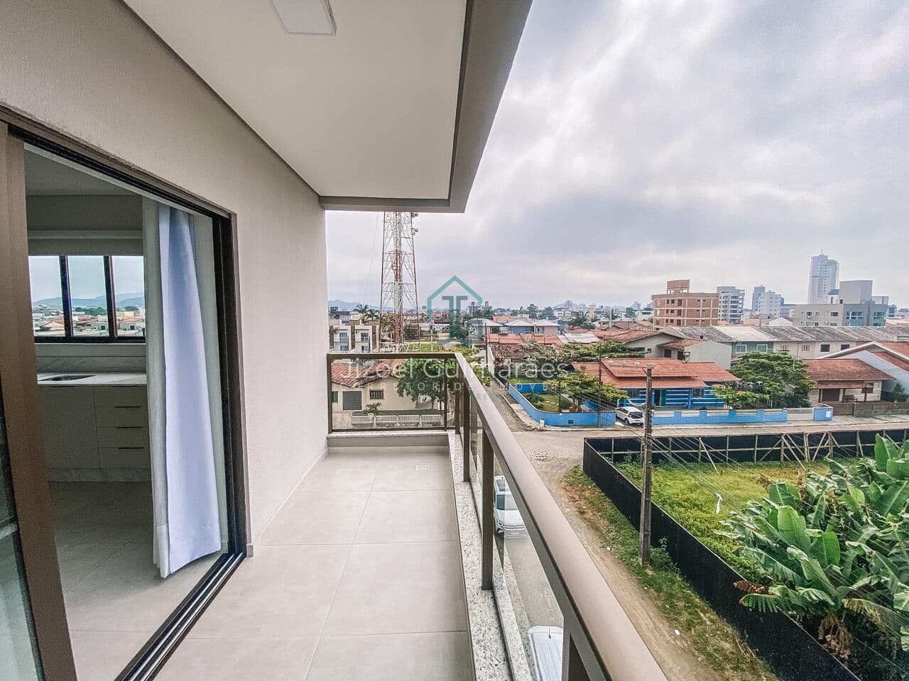 SEMIMOBILIADO | Apartamento novo com 2 dormitórios sendo 1 suíte à venda, 74 m² por R$ 845.900 - Itacolomi - Balneário Piçarras/SC