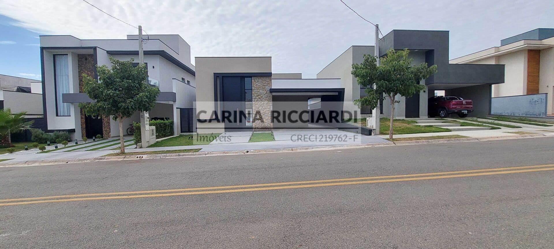 Casa moderna à venda - Garan Ville São Venâncio - 3 suítes