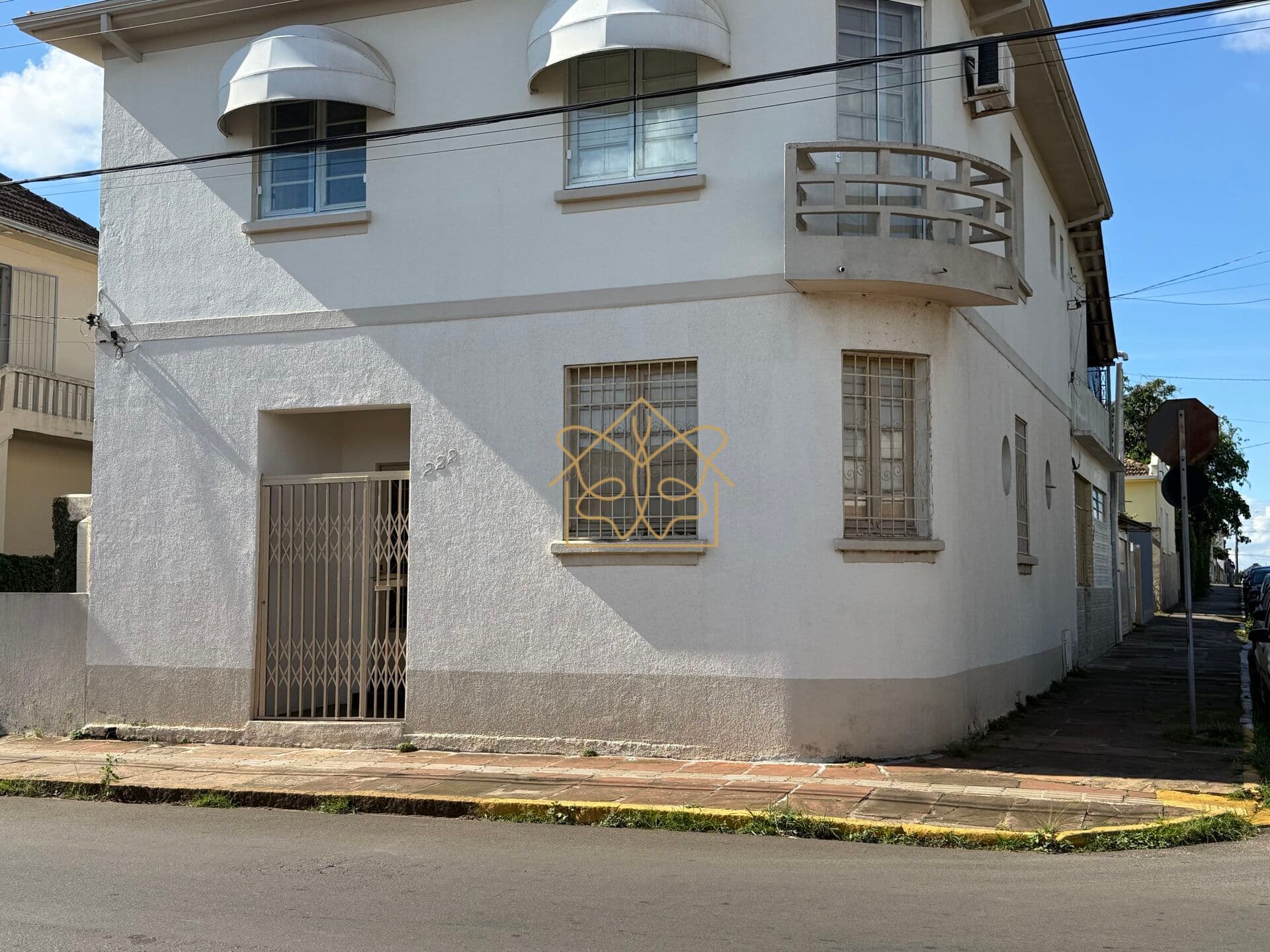 Apartamento térreo com 2 dormitórios em localização estratégica