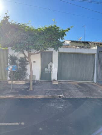 Casa com 3 dormitórios à venda, 120 m² por R$ 290.000,00 - Bairro Paranaíba - Itumbiara/GO