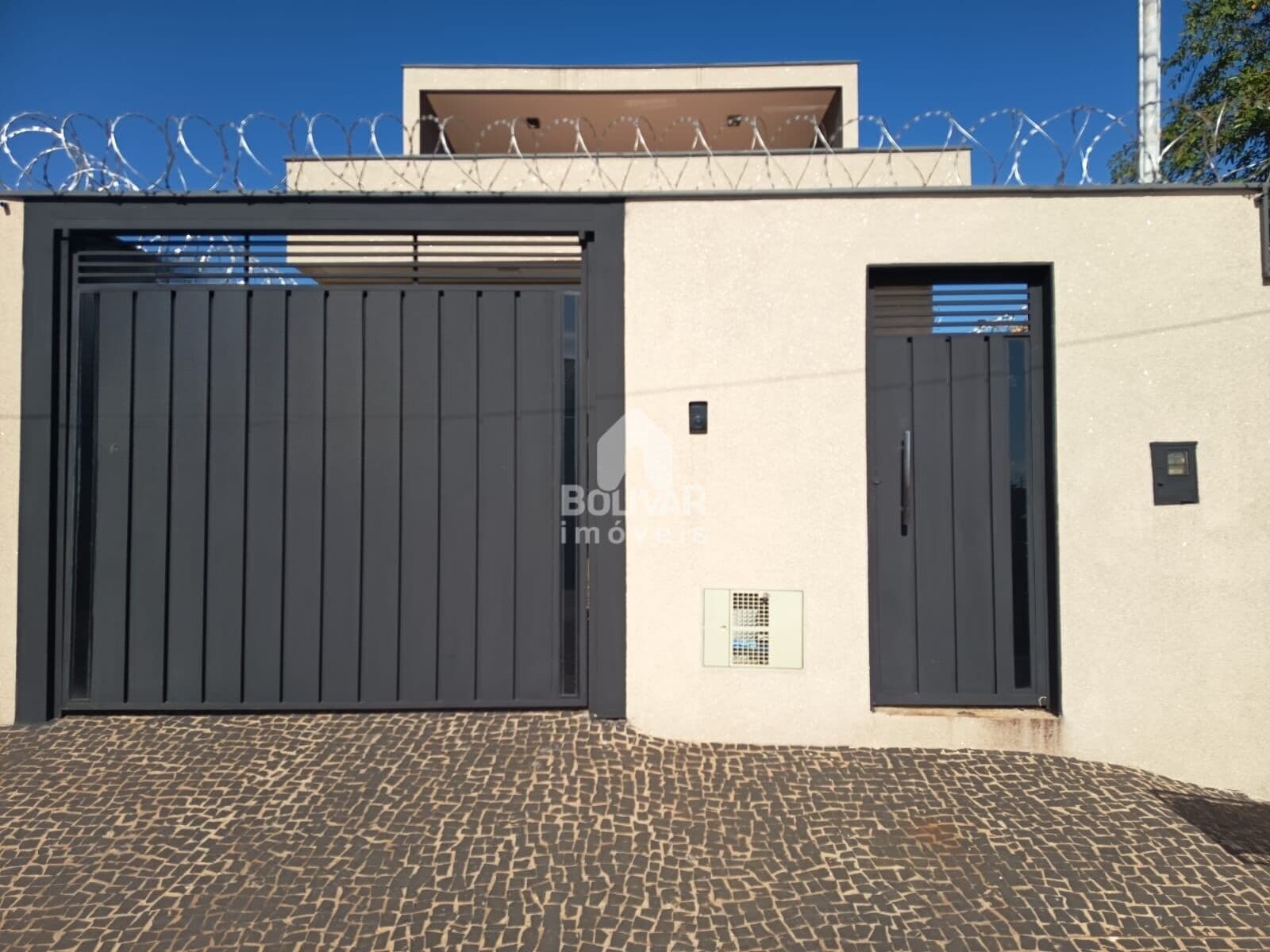 Casa com 3 dormitórios à venda, 164m² por R$ 480.000,00 - Bairro Paranaíba - Itumbiara/GO