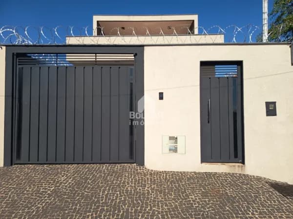 Casa com 3 dormitórios à venda, 164m² por R$ 480.000,00 - Bairro Paranaíba - Itumbiara/GO