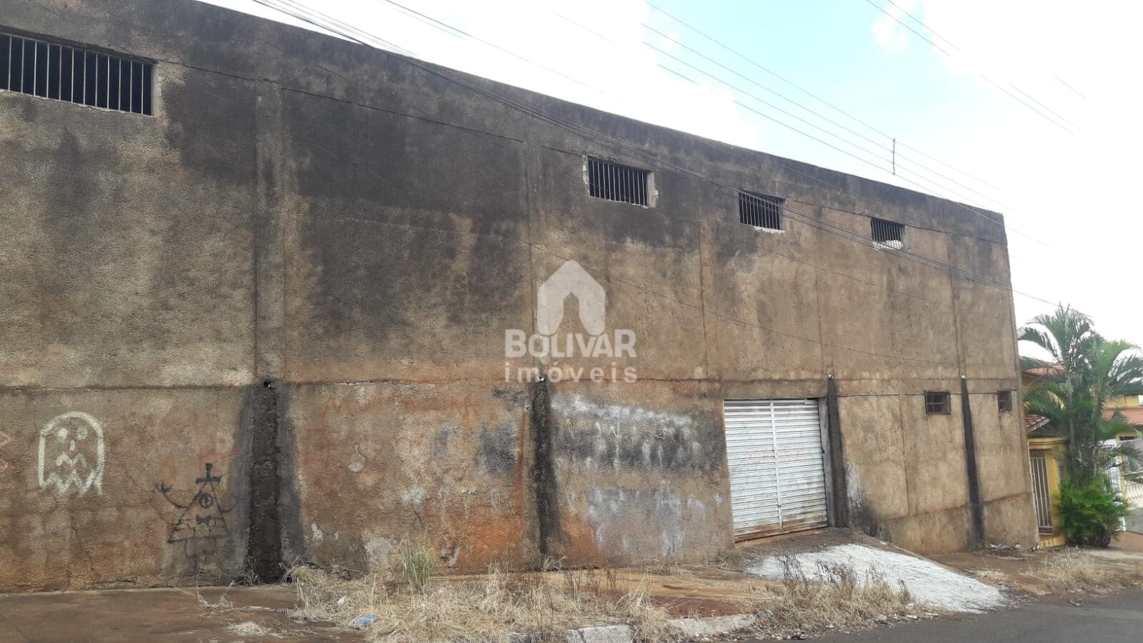 Galpão, 300 m² - venda por R$ 1.000.000 ou aluguel por R$ 2.700/mês - Setor Social - Itumbiara/GO