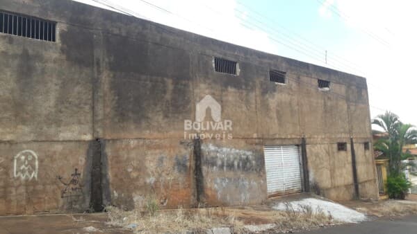 Galpão, 300 m² - venda por R$ 1.000.000 ou aluguel por R$ 2.700/mês - Setor Social - Itumbiara/GO
