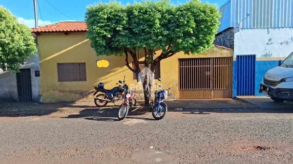 Casa com 2 dormitórios à venda, 120m² por R$ 250.000 - Bairro Afonso Pena - Itumbiara/Goiás