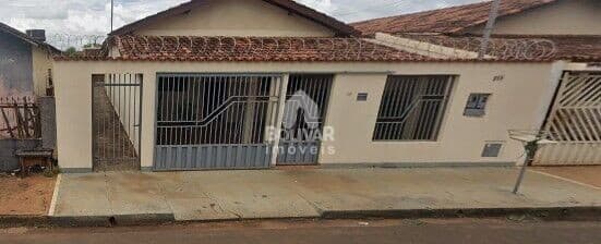 Casa com 3 dormitórios à venda, 250 m² por R$ 360.000 - Setor Paranaíba - Itumbiara/GO