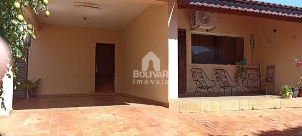 Casa com 3 dormitórios à venda por R$ 800.000,00 - Setor Central - Itumbiara/GO