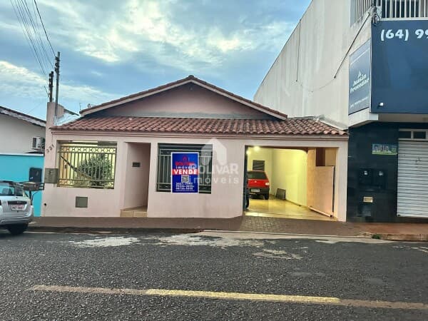 Casa com 3 dormitórios à venda, 320 m² por R$ 500.000,00 - Setor Central - Itumbiara/GO