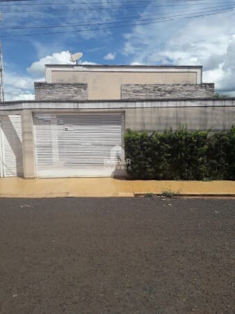 Casa com 3 dormitórios à venda, 130 m² por R$ 500.000 - Setor Bela Vista - Itumbiara/GO