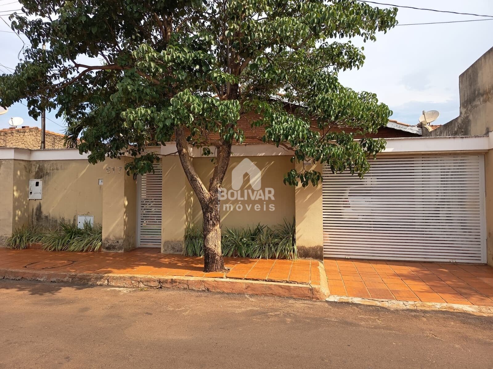 Casa com 3 dormitórios à venda, 220 m² - por R$ 450.000,00 Bairro Paranaiba- Itumbiara/GO