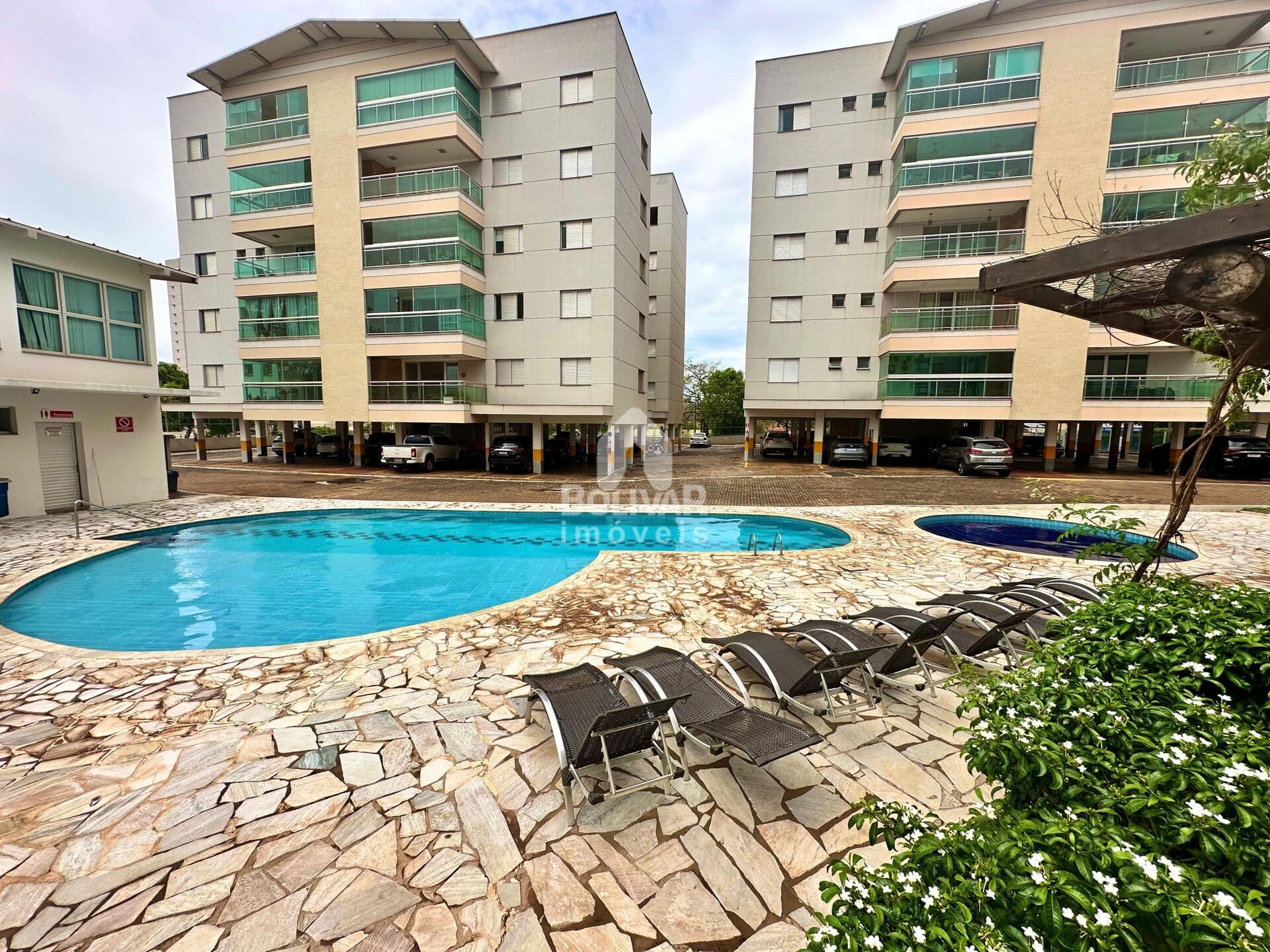 Apartamento á venda no Condomínio Sara Kubistchek- com 3 dormitórios à venda, 100 m² por R$ 530.000,00 - Alto da Boa Vista - Itumbiara/GO