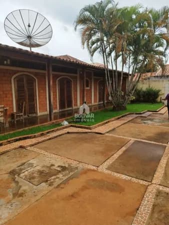 Casa com 4 dormitórios - venda por R$ 500.000,00- Setor Central - Itumbiara/GO