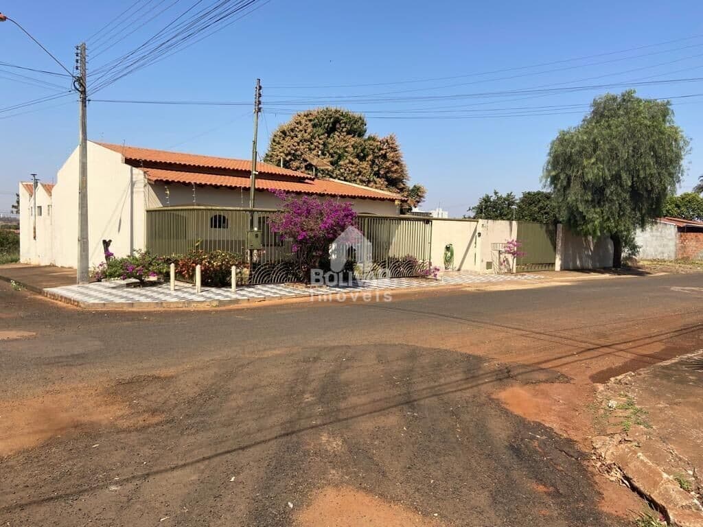 Casa com 4 dormitórios à venda, 300 m² por R$ 500.000,00 - Setor São João - Itumbiara/GO