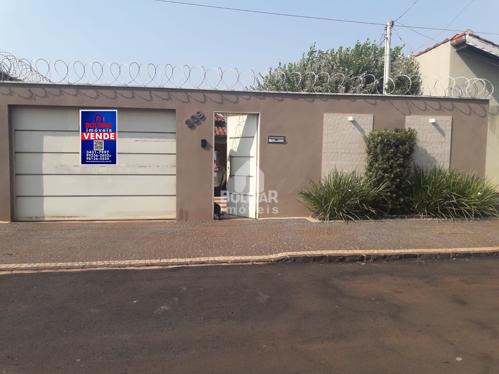 Casa com 3 dormitórios à venda, 200 m² por R$ 480.000 - Ferreira da Costa - Itumbiara/GO R$ 480.000