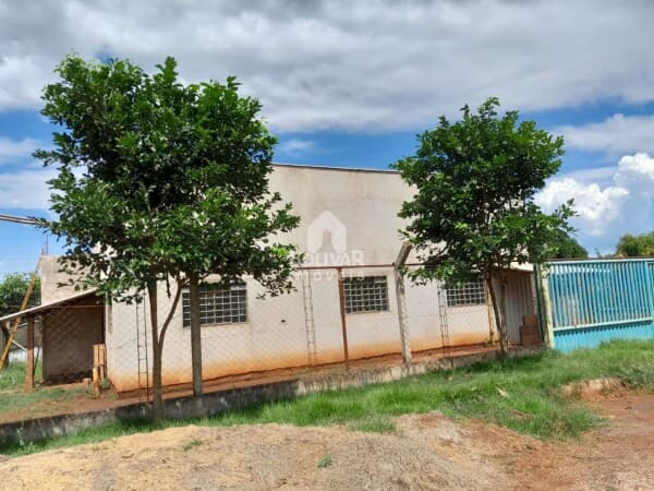 Rancho com 3 dormitórios à venda, 120 m² por R$ 350.000 - Santa Maria - Itumbiara/GO