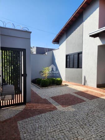 Casa Alto Padrão com 3 dormitórios à venda, 200 m² por R$ 950.000,00 - Jardim Morumbi - Itumbiara/GO
