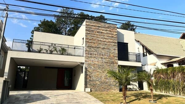 Casa à venda com 340 m², 4 suítes, sala de estar, cozinha, hidromassagem e 2 vagas garagem no Residencial Alphaville 3
