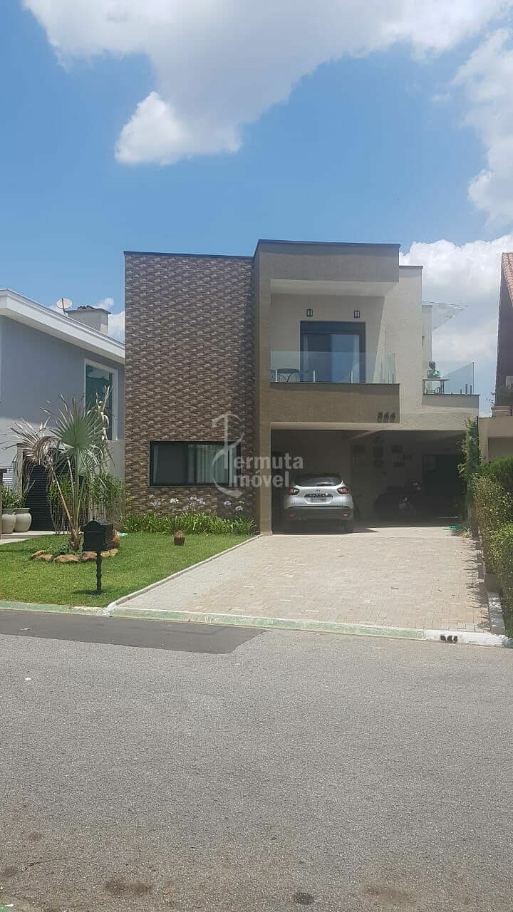 Casa com 270m², 2 suítes, espaço gourmet e piscina no Residencial 04