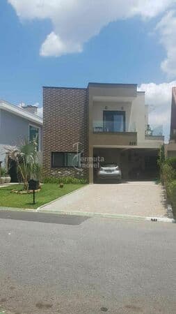 Casa com 270m², 2 suítes, espaço gourmet e piscina no Residencial 04