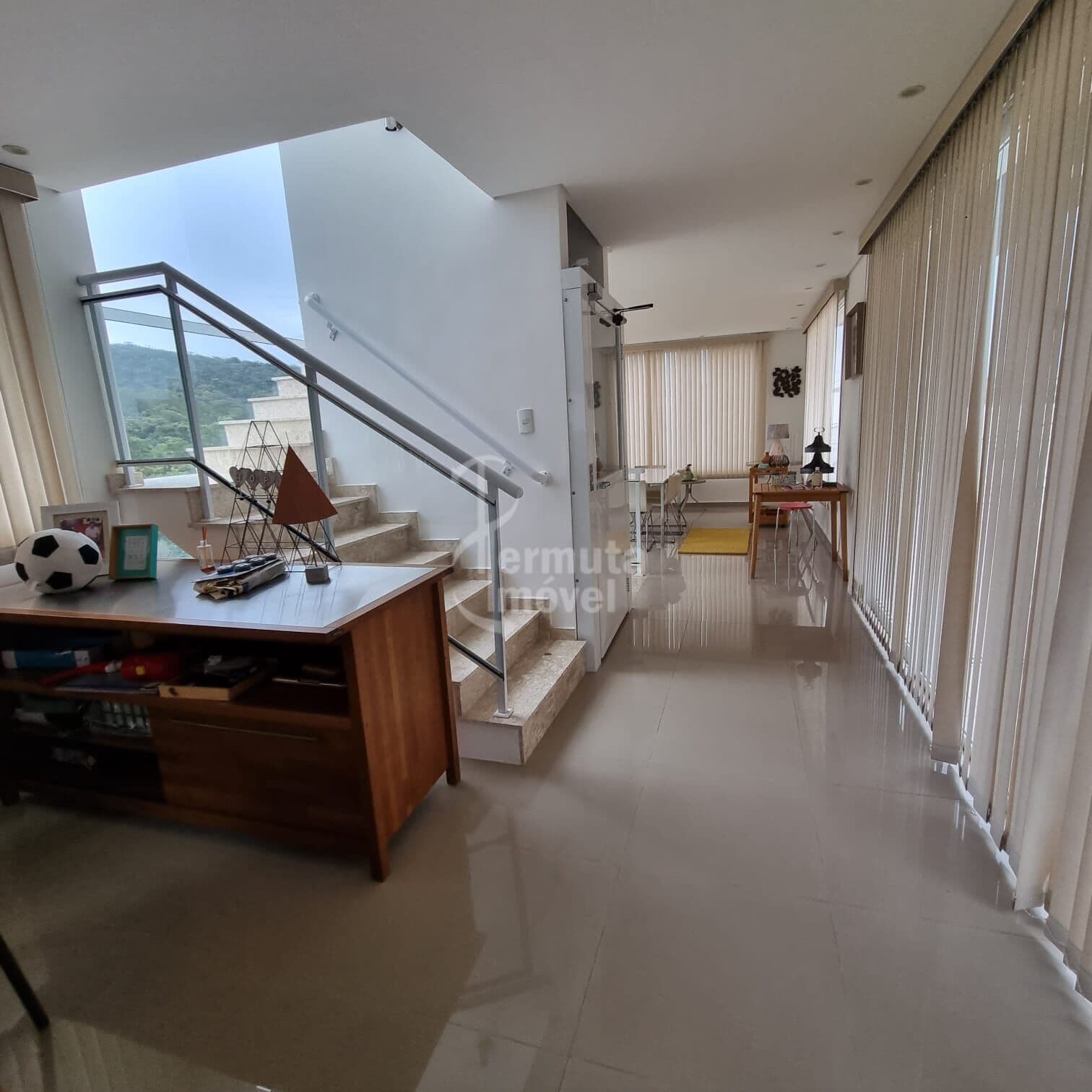 Casa à venda com Com 371 m² ,3 suítes, cozinha, sala de estar e 4 vagas de garagem no Residencial Alphasitio