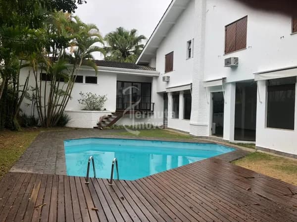 Casa Alto Padrão – 400m² Privativos