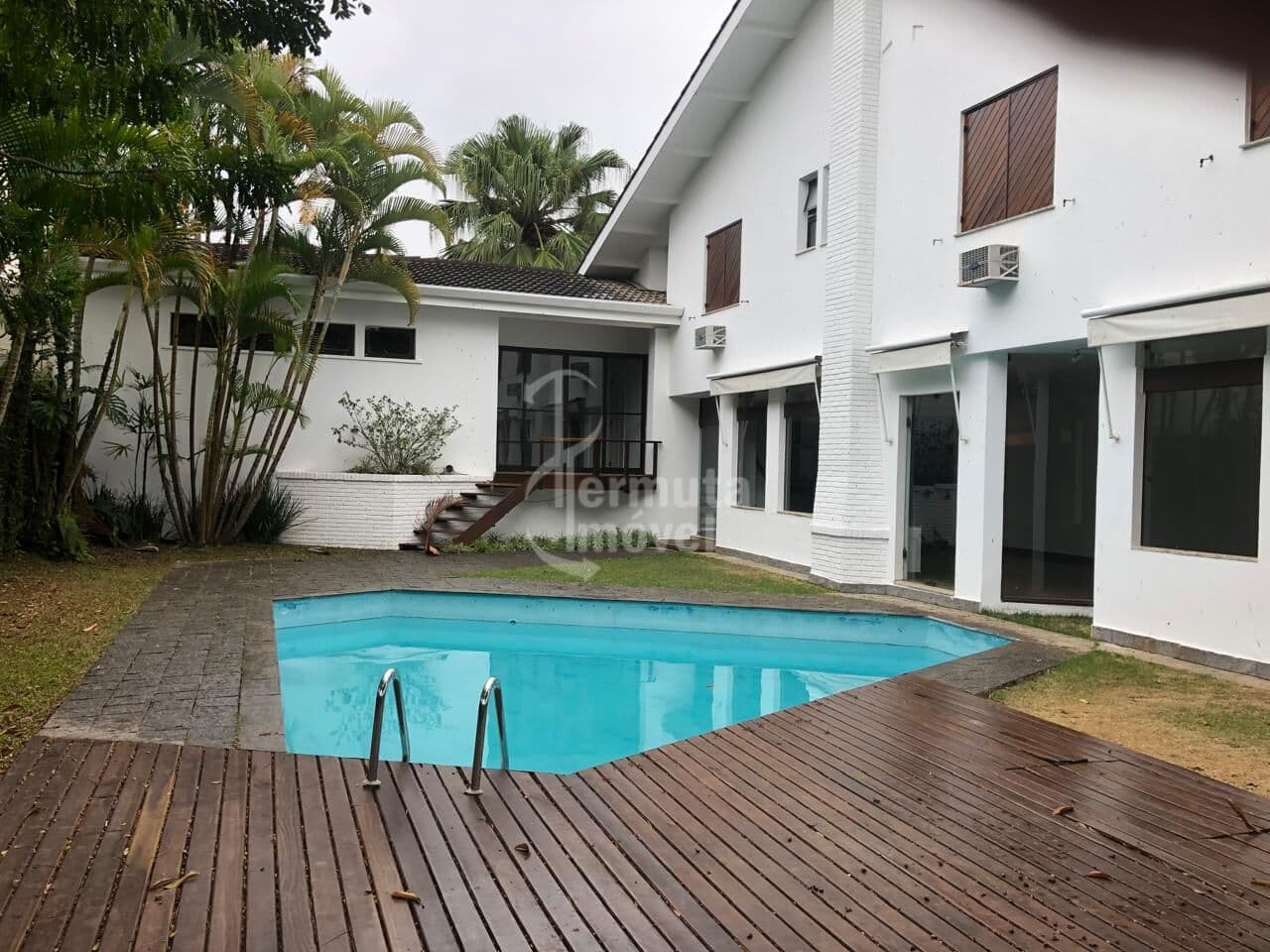 Casa Alto Padrão – 400m² Privativos
