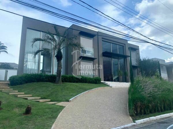 Casa mobiliada e decorada com 5 suítes, SPA, sauna e piscina aquecida no Tamboré 3