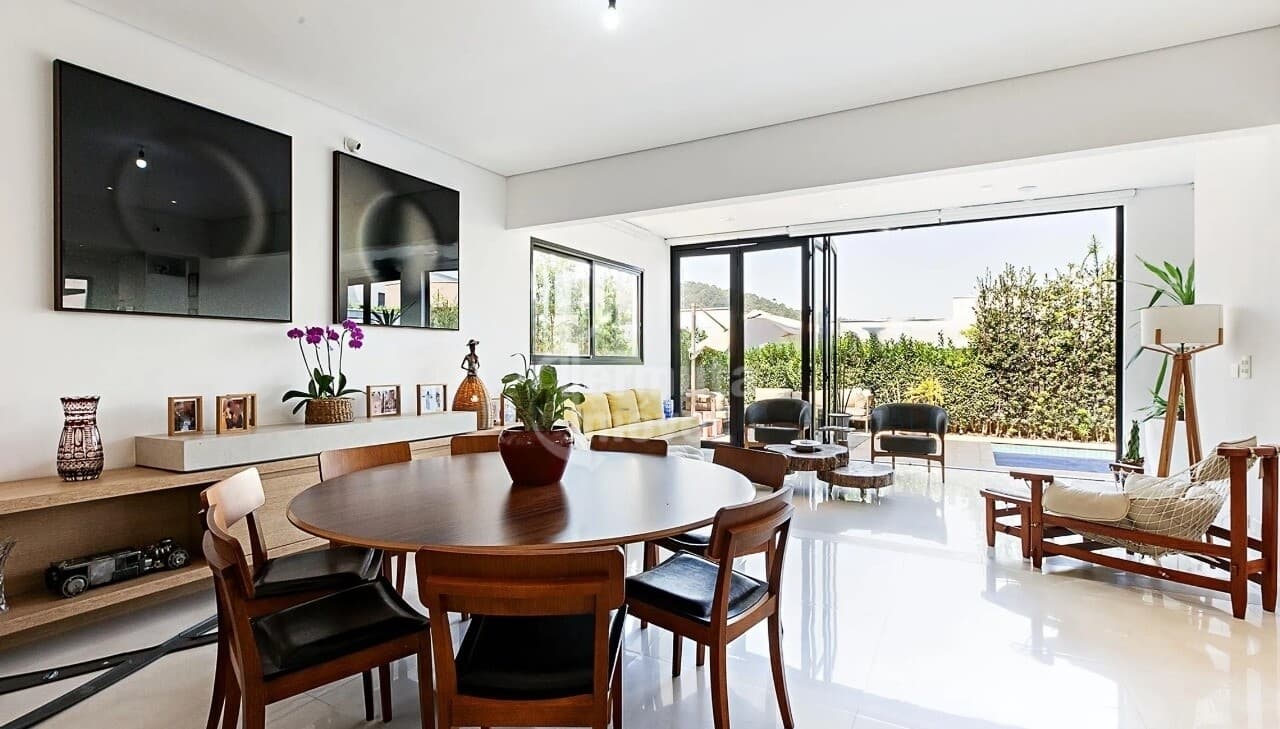 Casa à venda no Tamboré com 450m² – Santana de Parnaíba
