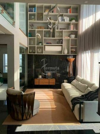 Cobertura Triplex com 212m², 3 suítes, 3 vagas, piscina, vista permanente no Edifício Novare
