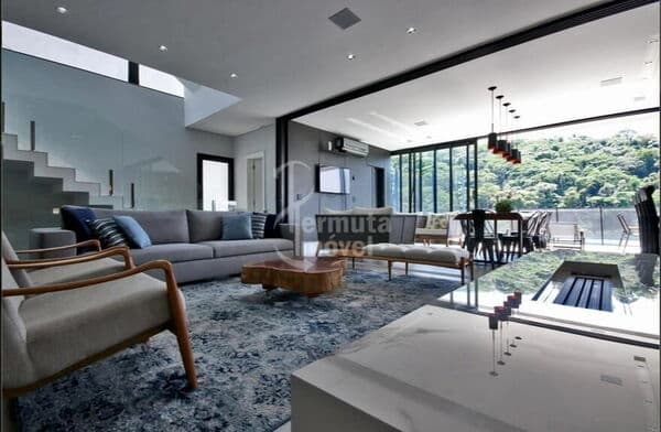 Casa à venda com 500 m²; 5 suítes, sala de estar e jantar, dependência de empregados e garagem para 4 carros no Alphasítio