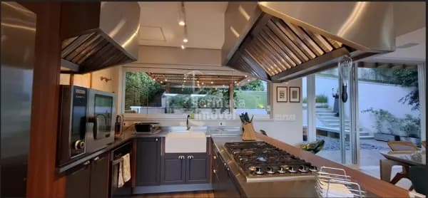 Casa à venda no Alphasitio - 3 suítes e cozinha para chef