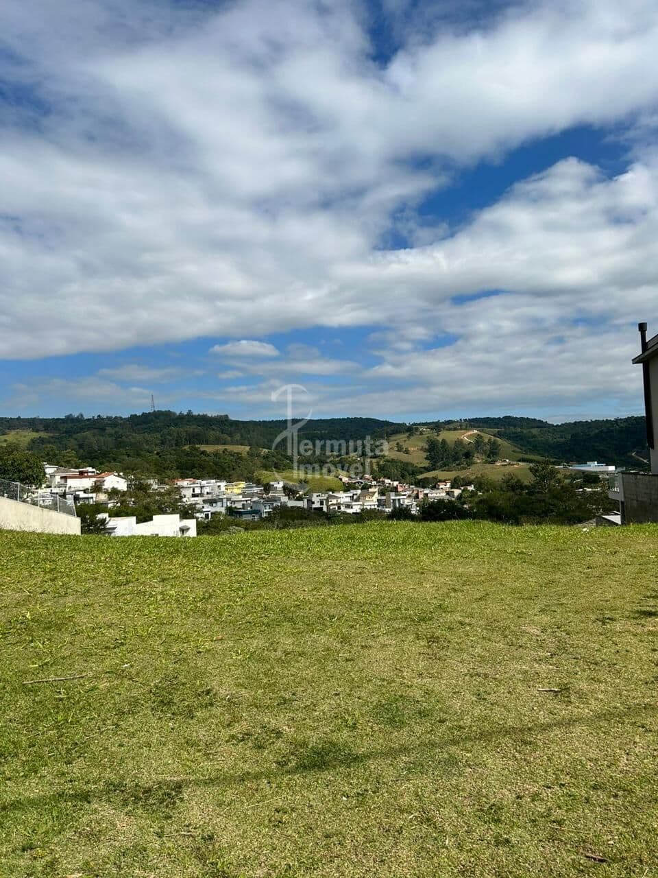 Terreno à venda no Condomínio New Ville Santana de Parnaíba com vista aberta