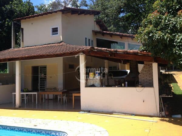 Chácara para venda com 3000m², 3 dormitórios, 4 banheiros, 2 salas, piscina, pomar, quadra e forno a lenha em Maria Mercedes, Santana de Parnaíba