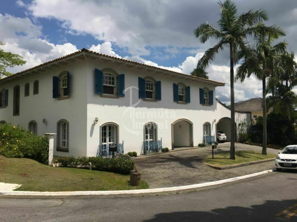 Casa com 554m², 2 dormitórios, 1 suíte, piscina e salão de festas no Residencial 05