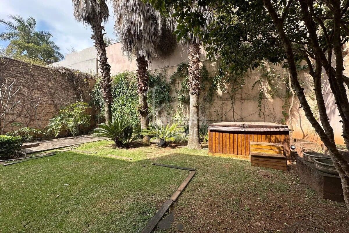 Casa moderna com jacuzzi e gourmet em Alphaville