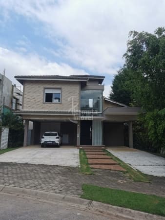 Casa para venda com 525 m², 3 suítes, lareira, sala de estar, cozinha e escritório no Condomínio Tamboré 10